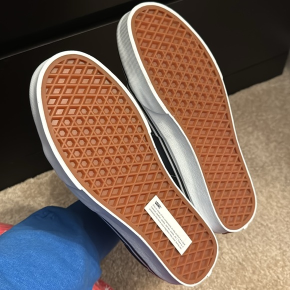 BNWOT Sk8 Hi Vans - Picture 3 of 3